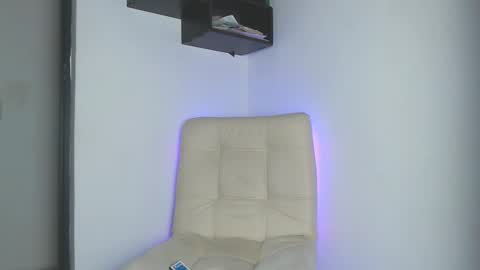 andy_collins__ online show from October 27, 12:13 am