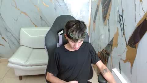 andy_dan1 online show from April 16, 9:50 pm