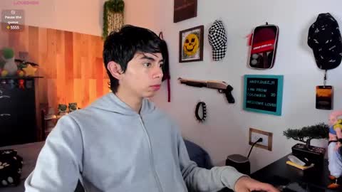 andy_guez_11 online show from February 27, 10:04 am