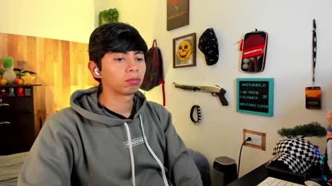 andy_guez_11 online show from February 24, 10:04 am