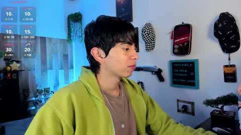 andy_guez_11 online show from February 28, 10:41 am