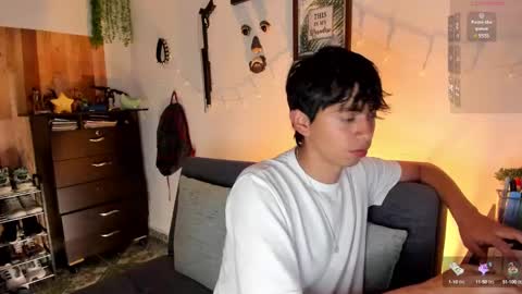 andy_guez_11 online show from January 25, 10:19 am