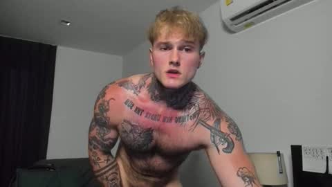 Snapshot of andy_hunk chatting on October 16, 1:35 am Andrew online show from October 16, 1:35 am