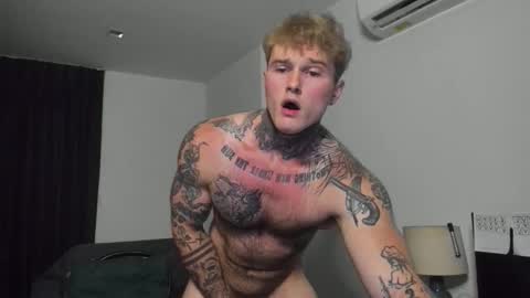 Snapshot of andy_hunk chatting on October 18, 12:15 am Andrew online show from October 18, 12:15 am