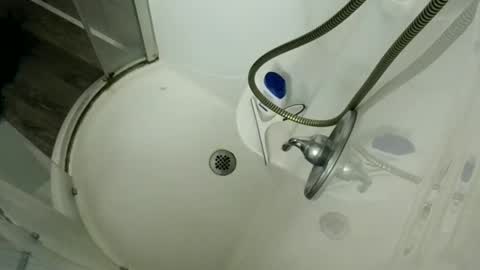 Snapshot of andybadass chatting on December 10, 11:22 am andybadass online show from December 10, 11:22 am