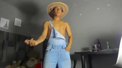 andyclouds21 online show from November 2, 10:47 pm