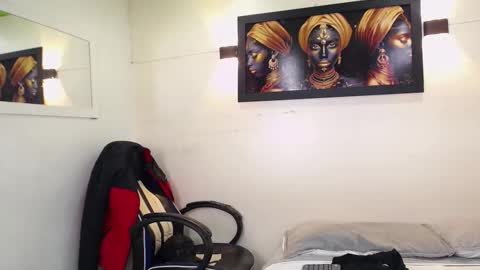 Angel Dusstt online show from December 4, 6:15 pm