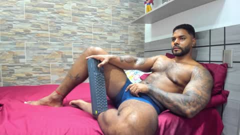 Snapshot of angelo_evans33 chatting on January 25, 1:10 am angelo_evans33 online show from January 25, 1:10 am