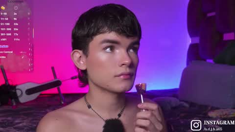 Angelo I work from home this is my room  online show from November 8, 7:11 am