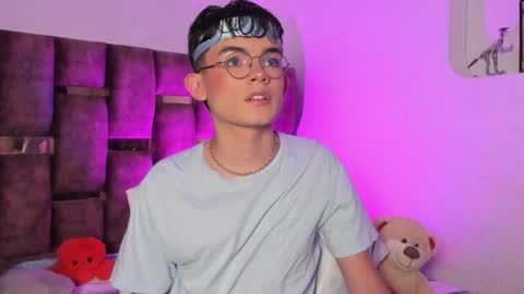 Angelo I work from home this is my room  online show from January 3, 4:22 am