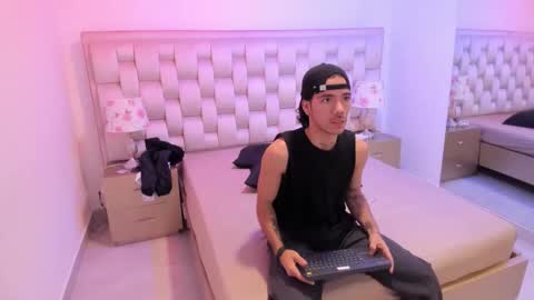 Angelo online show from April 17, 11:35 am