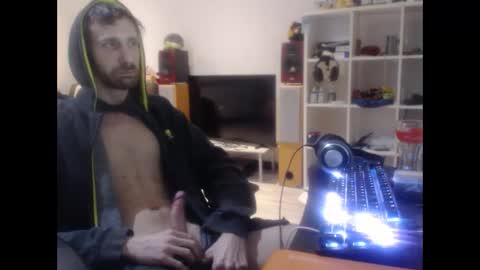 LoyalDog online show from April 16, 3:39 am