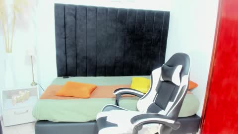       online show from November 9, 11:53 pm