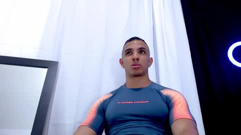 Instagram miguelangel1802  online show from April 13, 2:12 am