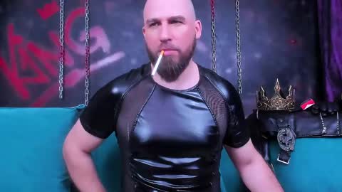 Armando online show from April 7, 10:10 pm