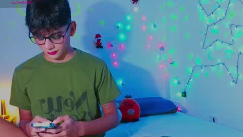 Snapshot of arnold_laurent chatting on December 29, 8:37 pm Arnold online show from December 29, 8:37 pm