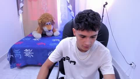 Aaron online show from April 9, 8:04 pm