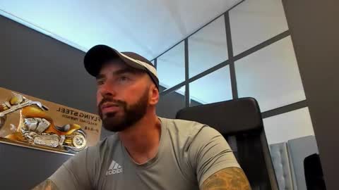 Snapshot of arongrant chatting on September 26, 10:35 am AronGrant online show from September 26, 10:35 am