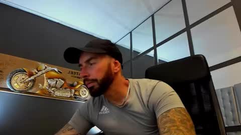 Snapshot of arongrant chatting on September 28, 9:07 am AronGrant online show from September 28, 9:07 am
