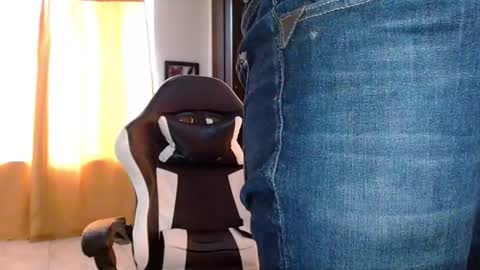 aronmiller online show from March 4, 4:47 pm