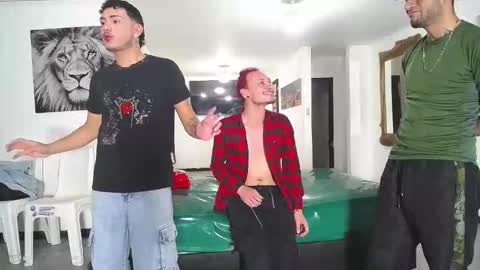 THOMAS AND DAMIAND online show from September 21, 6:52 pm