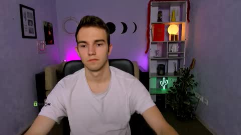 astren online show from March 25, 1:26 pm