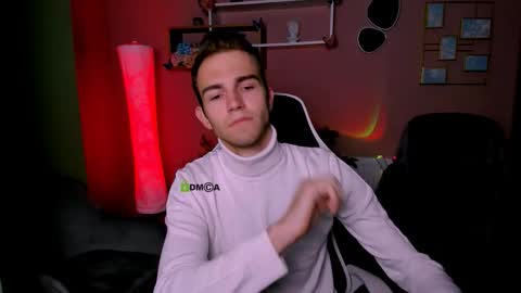 astren online show from November 16, 6:48 am