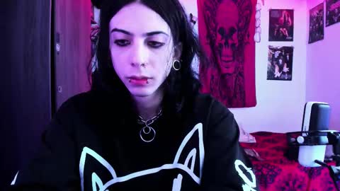 athenauwu online show from December 22, 7:16 am