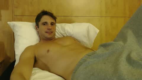 tommycb55555 online show from April 19, 9:39 pm