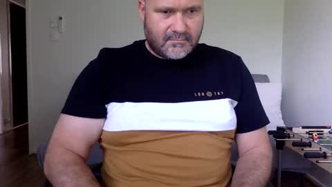 austbuts online show from February 8, 12:06 am