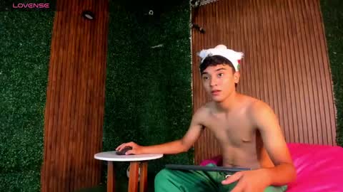 Austin online show from December 24, 11:49 am