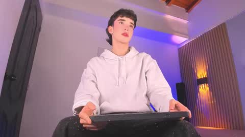 austin_rouse online show from December 4, 8:27 pm