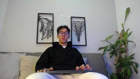 austinreeds online show from October 23, 12:08 pm