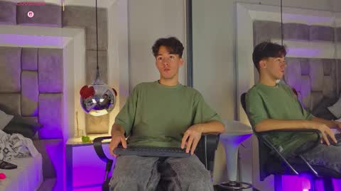 austinreeds online show from March 27, 1:01 pm