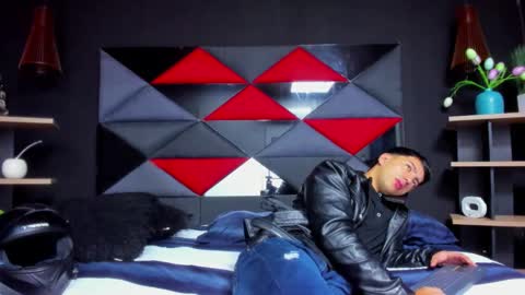 axel_hendrick online show from February 12, 11:27 am