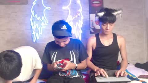 axel_milo_and_kairo online show from November 30, 4:03 am