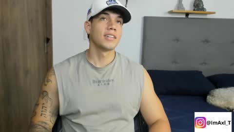 INDEPENDENT MODEL  online show from November 20, 5:23 pm