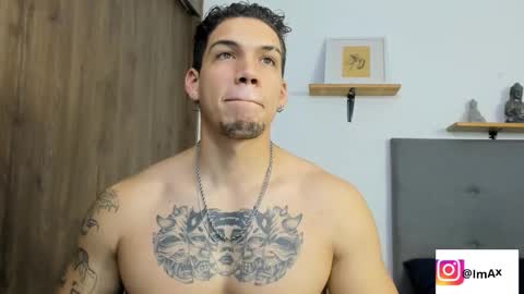 INDEPENDENT MODEL  online show from December 5, 9:11 pm