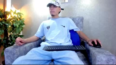 Snapshot of axel_wiliams chatting on October 10, 6:13 pm axel  online show from October 10, 6:13 pm