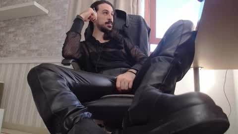 Snapshot of axelcolton chatting on October 17, 10:30 am AxelColton online show from October 17, 10:30 am