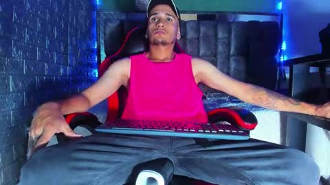 Axell Cross2 online show from April 11, 3:59 pm