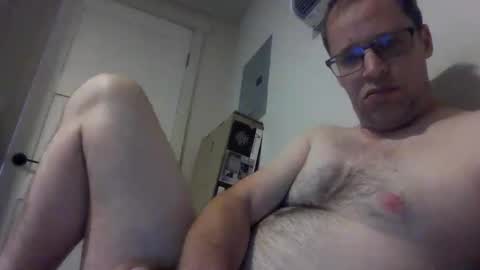 Snapshot of b21lundeen chatting on October 18, 7:41 pm your-personal-weener online show from October 18, 7:41 pm