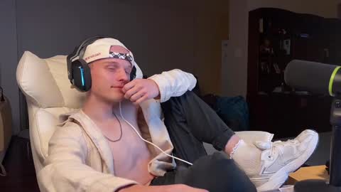 Big cock boy online show from December 13, 5:16 am