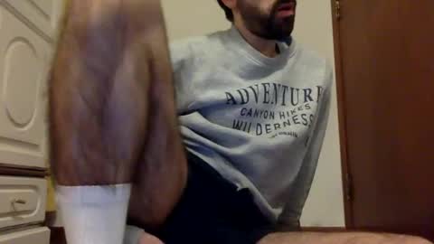 Snapshot of babyhardy chatting on January 1, 10:46 pm Tom A.    online show from January 1, 10:46 pm