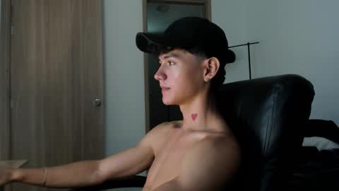 Snapshot of badboy_one chatting on February 6, 10:00 pm jhojan online show from February 6, 10:00 pm