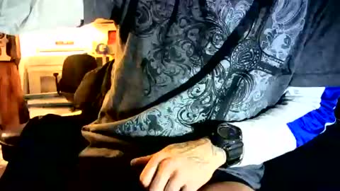 Snapshot of banginondadrumsalldaylong chatting on October 19, 6:49 am banginondadrumsalldaylong online show from October 19, 6:49 am