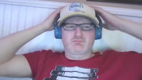 Snapshot of bartender_blue_eyes chatting on November 1, 8:18 am Bartender Blue online show from November 1, 8:18 am