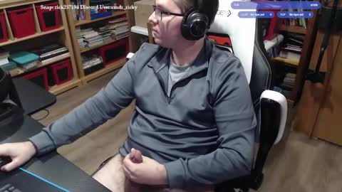 Snapshot of baterricky chatting on October 25, 4:20 pm Ricky online show from October 25, 4:20 pm