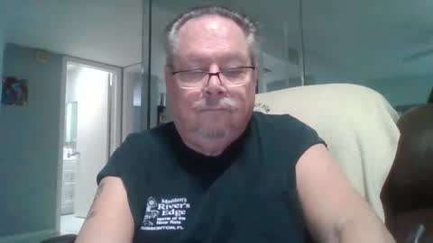 Snapshot of bbb1952 chatting on October 6, 4:55 pm Single Grandpa in Florida. Love to C2C and have Fun Privately online show from October 6, 4:55 pm