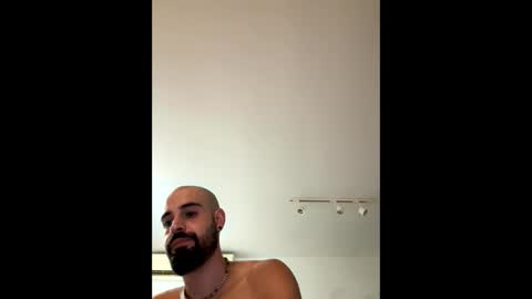 Snapshot of beardedbaldy_09 chatting on October 19, 7:39 pm Ask me online show from October 19, 7:39 pm